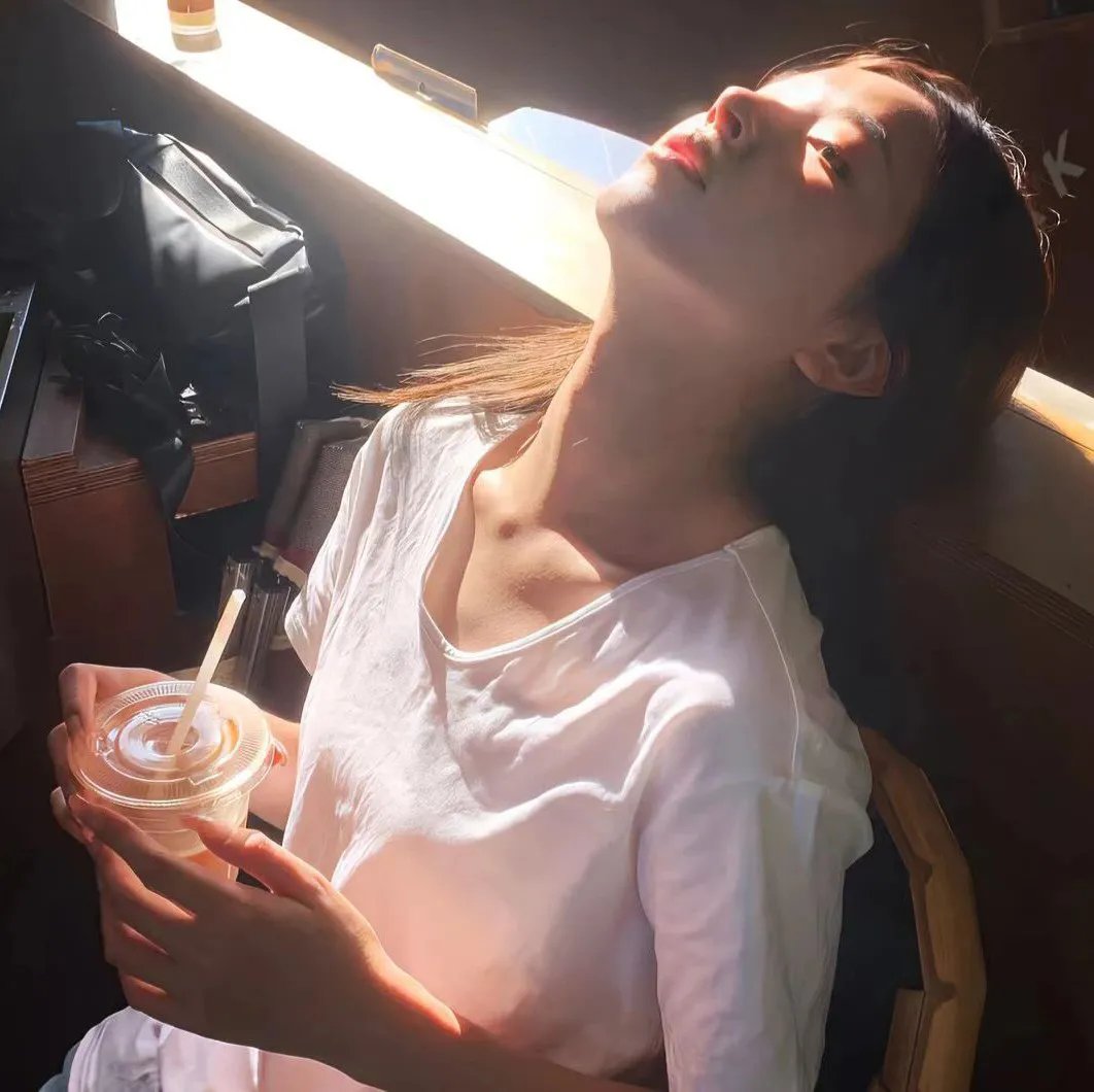 开画少女漫海报